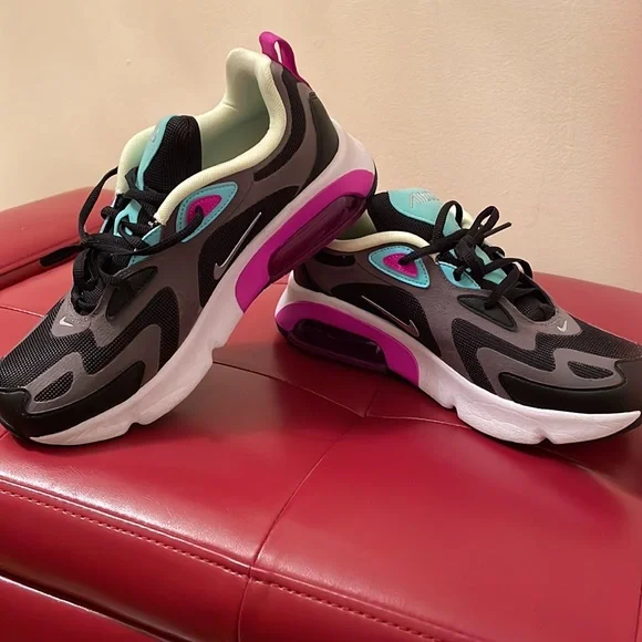 Nike Airmax Women’s 200 - Picture 5 of 7